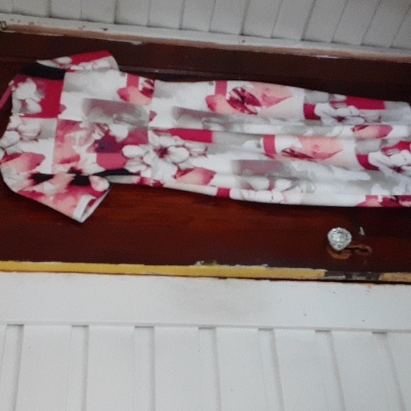 Calvin Klein sz 4 floral short sleeve dress - Picture 7 of 8